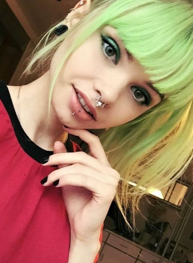  Girl with green hair