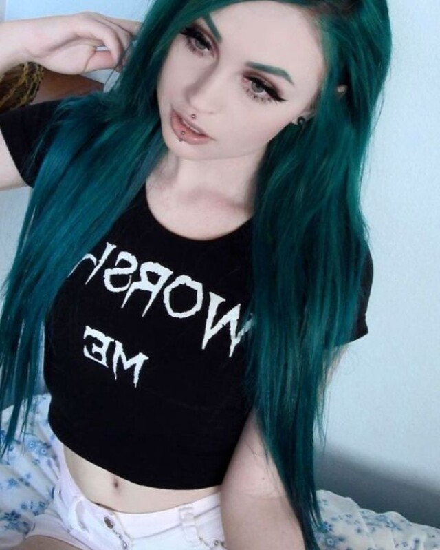  Girl with green hair