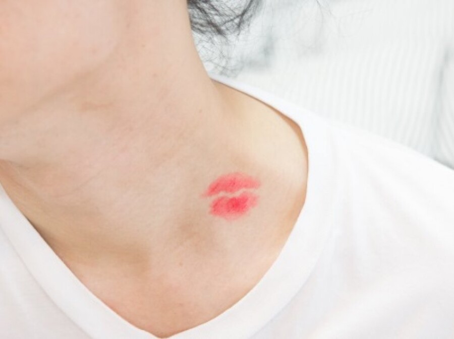 How to get a hickey on your neck - the 