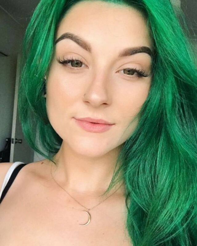  Girl with green hair