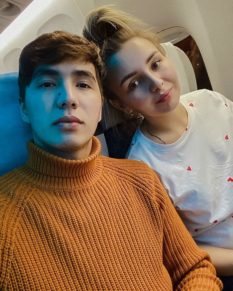 Erbolat Zhanabylov مع زوجته